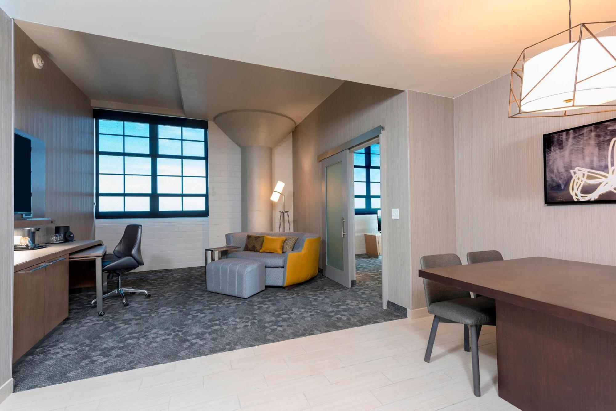 Courtyard By Marriott Waterloo Cedar Falls Exterior foto